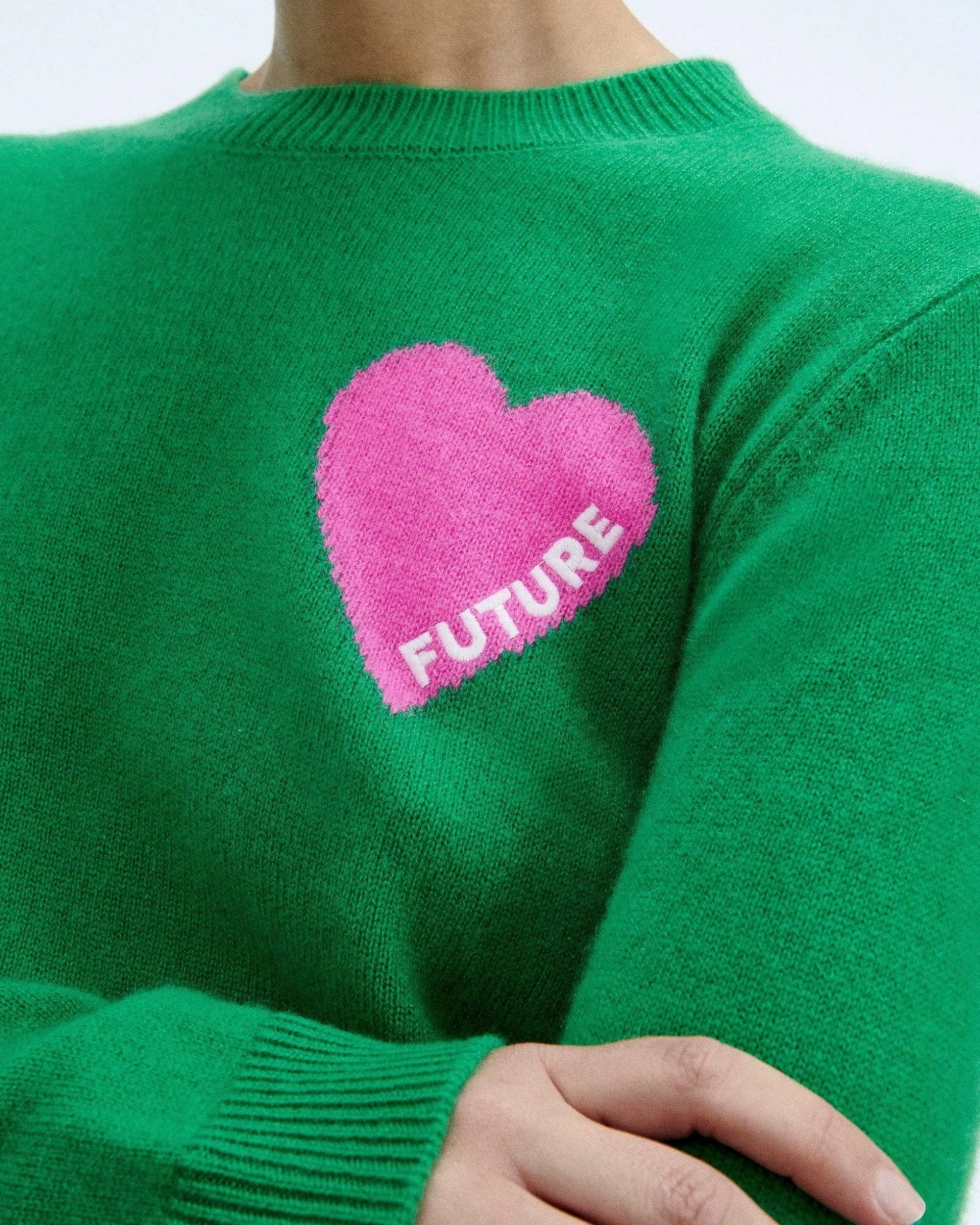 Pull Col Rond Coeur Broderie Future Light