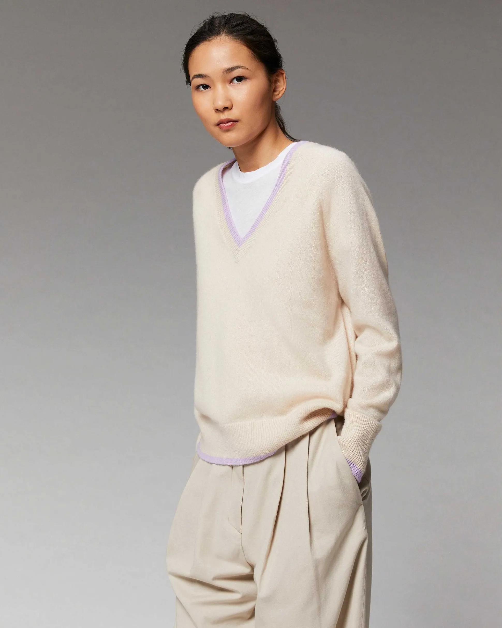 Pull Col V Liserets Contrastes Leger