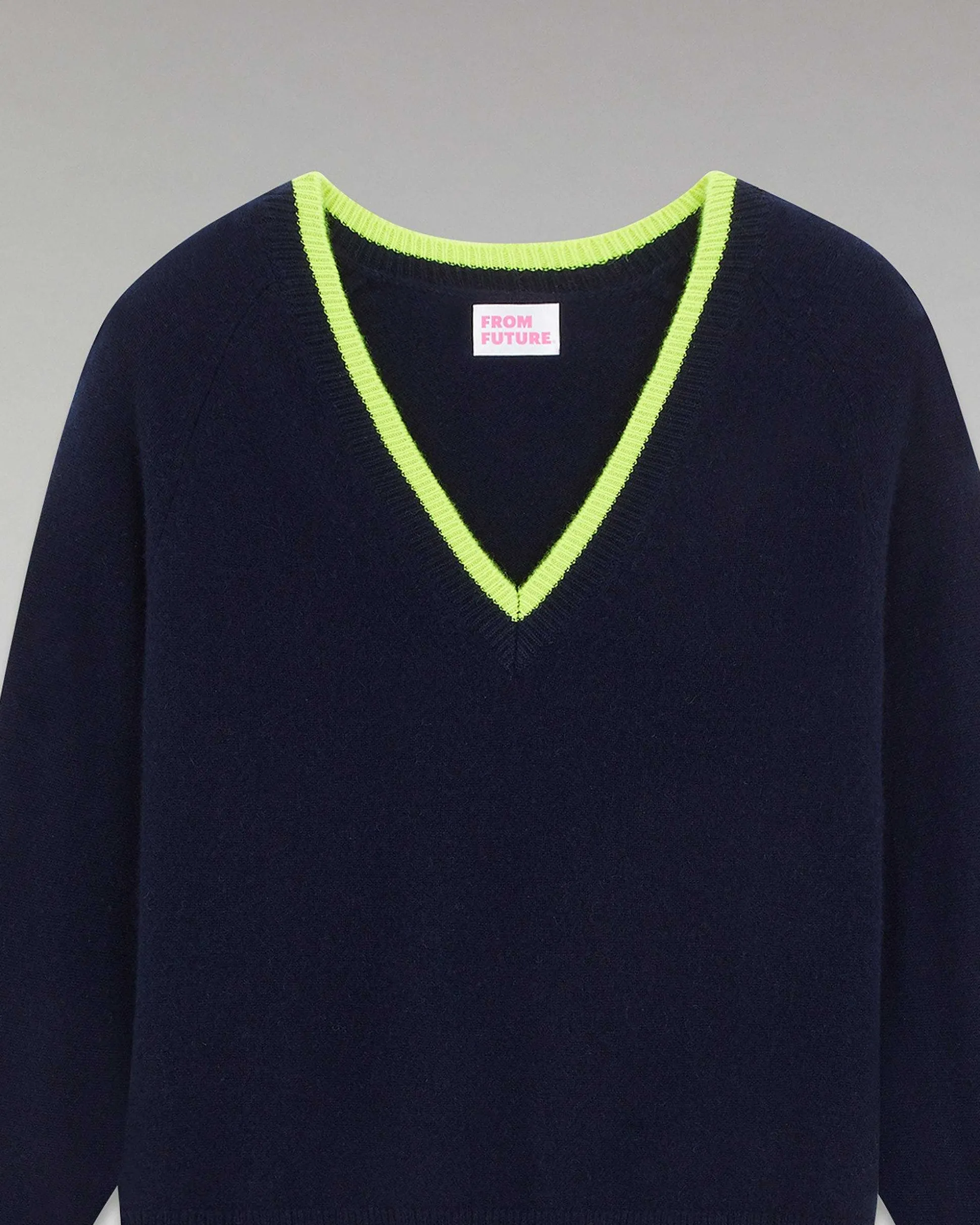 Pull Col V Liserets Contrastes Leger