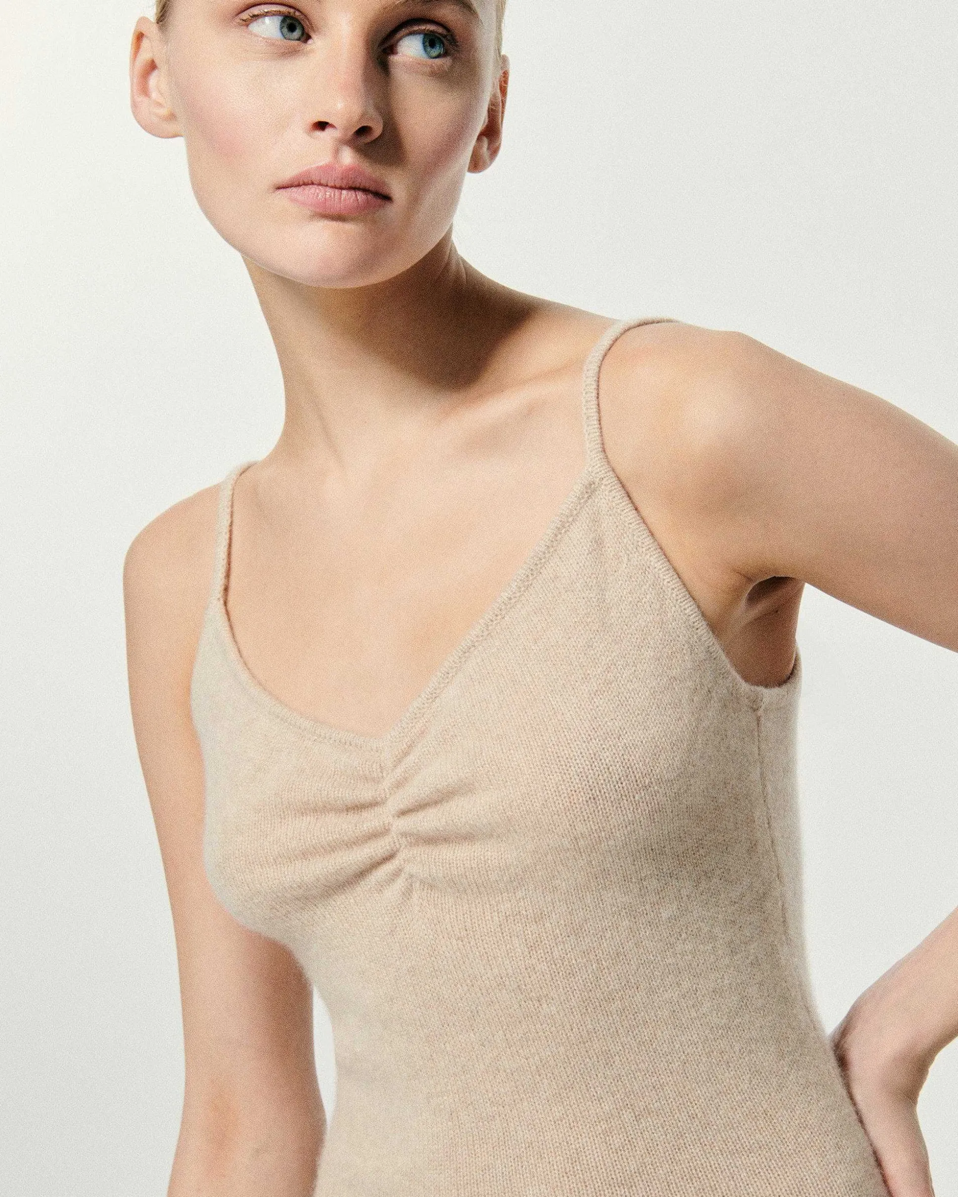 Robe Courte Bretelle