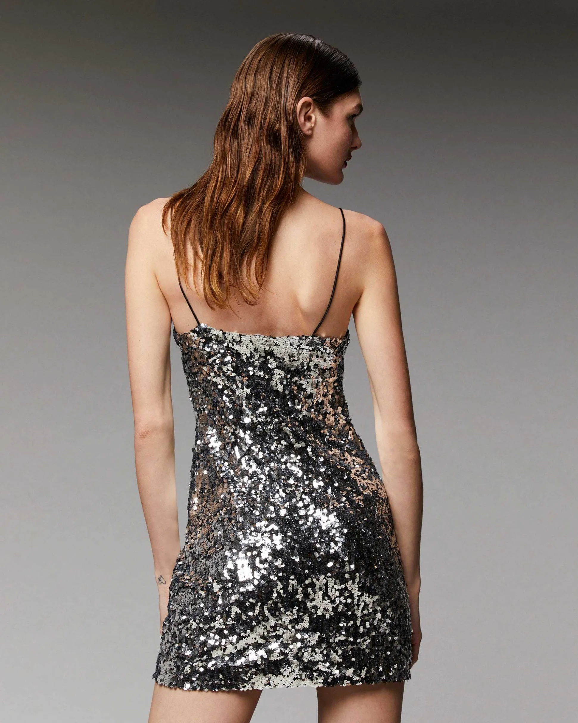 Robe Courte Bretelle A Sequins